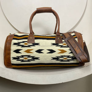 2025 accessoires de voyage sacs de voyage en plein air couverture de selle personnalisée sac de sport de sport pour femmes en cuir véritable polochon sacs de nuit - Product Image 4