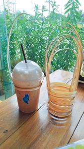 Porte-gobelets durable en forme de feuille de plante, porte-boissons durable pour restaurant, café et boissons à emporter - Product Image 5