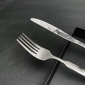 Juego de cubiertos clásico y único de acero inoxidable con asas fabulosas, ideal para usar en escuelas, oficinas y cafeterías. - Product Image 4