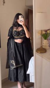 Exclusivo de Verano: Vestido y Pantalón de Diseñador con Hilo de Seda Vichitra y Lentejuelas, con Dupatta de Encaje en los Cuatro Lados con Hilo y Lentejuelas - Product Image 2