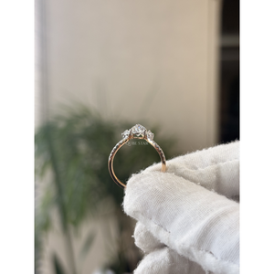 Bague élégante en or massif avec diamant de laboratoire en forme de poire, motif aile de chevron, 1,1 carat VVS VS EF, bijou de fiançailles pour femme - Product Image 5
