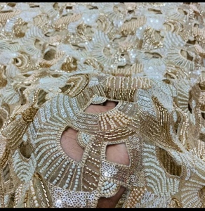 Tissu en dentelle de luxe perlé et brodé à la main avec sequins, en voile de maille, pour robe de mariée ou de soirée - Product Image 1