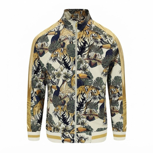Conjunto Deportivo para Hombre con Estampado Sublimado Personalizado, Chaqueta con Cierre Completo y Pantalones Deportivos con Detalles Dorados, Conjunto de 2 Piezas - Product Image 3