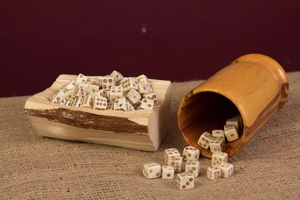 Dés de jeu en os de buffle et de chameau, polis, sur mesure, de qualité supérieure, à six faces, de 20 mm, carrés et creux, à prix abordables - Product Image 4