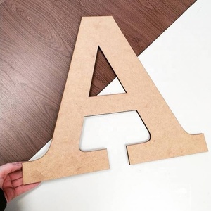 Letras Iniciales de Madera Pulida Ecológicas Personalizadas para Manualidades, Decoración del Hogar Estilo Antiguo - Colección Hecha a Mano - Product Image 3