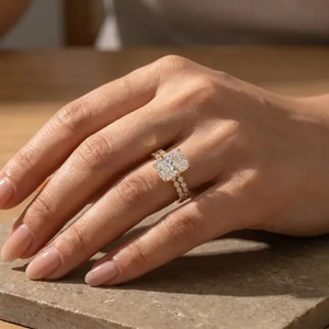 Bague de fiançailles en argent plaqué or jaune 925 avec moissanite 5,0 carats taille radiant et 4 griffes, avec pierre latérale, alliance de mariage, bijoux pour femme - Product Image 6