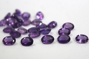 Pierres précieuses d'améthyste naturelle de fabrication indienne, taille ovale, couleur violette, pierres brutes pour la création de bijoux fins, facettées et calibrées. - Product Image 2