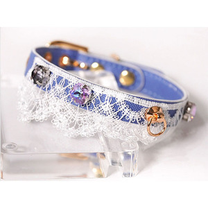 Collares Elegantes Personalizados de Terciopelo y Cuero de Lujo para Perros y Gatos, Suaves y Ecológicos con Campana - Product Image 4