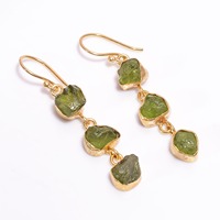 Boucles d'oreilles pendantes plaquées or 18 carats en laiton avec pierre de naissance naturelle brute sertie clos, style bohème, bijoux tendance pour femme au Royaume-Uni