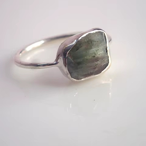 Bague en argent faite à la main de style ethnique de haute qualité avec incrustation de pierres précieuses en tourmaline naturelle éblouissante, vermeil, anneaux de mode - Product Image 1