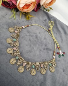 Ensemble de collier avec pierres précieuses rondes et en forme de poire, avec boucles d'oreilles et mangtika, bijoux de créateur, vêtements ethniques traditionnels, vente en gros - Product Image 2