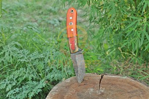 Couteau tactique de survie et de chasse OEM personnalisé en acier Damas, lame fixe, manche en bois, protège-doigts, étui en cuir, garantie 3 ans - Product Image 4