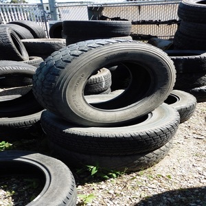 Neumáticos Usados a Precios Accesibles con Múltiples Tamaños y Opciones de Banda de Rodadura, Aptos para Autos, Camiones y Vehículos Comerciales - Product Image 2