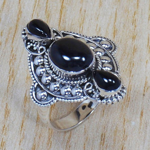 Anillo de Plata de Ley 925 Hecho a Mano con Ónix Negro Natural, Cabujón Ovalado Multicorales, Oxidado - Product Image 1