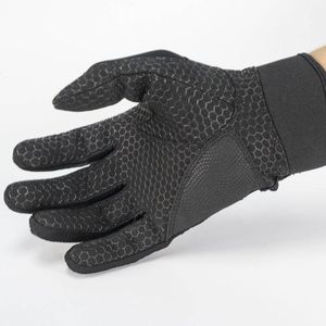 Gants de frappe en cuir noir pour l'entraînement avec une adhérence antidérapante durable et une conception en maille respirante - Product Image 2