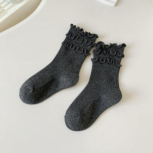 Chaussettes en coton tricoté doux et respirant de haute qualité pour bébés filles, chaussettes pour tout-petits pour l'hiver, logo personnalisé, vente en gros - Product Image 2
