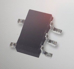Comparateur analogique 00428, faible consommation, 1 canal, 2V à 36V, 1V à 18V, TSOP 5 broches, série ONSEMI MA - Product Image 1