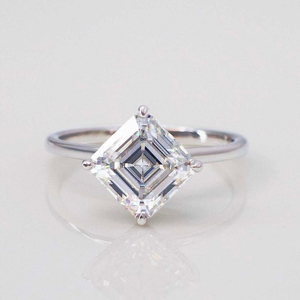 Anillo de Compromiso Clásico con Diamante Corte Asscher Blanco en Plata de Ley, Joyería para Uso Diario para Ella - Product Image 1