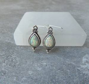 Boucles d'oreilles en opale blanche, argent sterling, opale scintillante, bijoux pierre de naissance d'octobre, cadeau élégant pour elle - Product Image 1