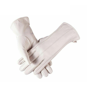 Gants de dressing haute performance conçus pour un look de mode haut de gamme avec des matériaux doux et des détails de style raffinés - Product Image 2