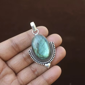 Colgante de labradorita natural brillante, estilo bohemio, plata de ley 925, joyería hecha a mano, collar de piedras preciosas, regalo único de Navidad para mujer - Product Image 1
