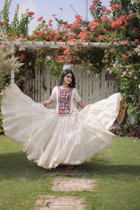 Conjunto indio-pakistaní bordado, lehenga choli de varias capas, vestido tradicional para bodas y festivales. - Product Image 3