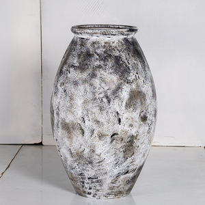 Jarrón de tonos neutros con acabado envejecido, añade encanto a la decoración Bohemia o de cabaña con forma redonda para maceta de jardín - Product Image 3