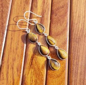 Elegantes Pendientes de Aro de Latón Natural con Piedras Preciosas, Disponibles a un Precio Razonable - Product Image 5