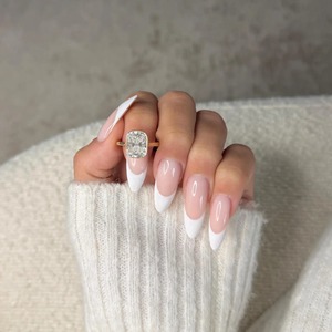 Anillo de Compromiso con Diamante Cultivado en Laboratorio, Corte Clásico Cojín de 4 Quilates, Certificado IGI, Engaste en Bisel, Oro Sólido de 14K para Mujer, Blanco D.E. Color - Product Image 2