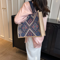 Sac fourre-tout beige ethnique en polyester grande capacité tissé pour femme, sac à bandoulière décontracté pour le shopping et les voyages, style bohème vintage portable avec fermoirs