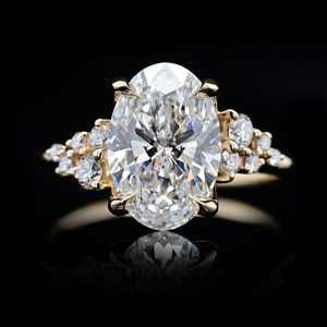 Anillo de Compromiso de Oro de 18K Chapado en Oro para Mujer, Plata 925, con Moissanita VVS, Corte Ovalado de Seis Puntas, 3 Quilates, Tipo Diamante - Product Image 5