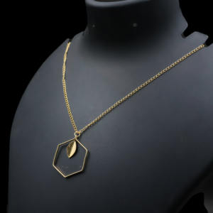 สร้อยคอชุบทอง 18k รูปทรงเรขาคณิตพร้อมจี้รูปใบไม้ – เครื่องประดับสไตล์มินิมอลสำหรับทุกวัน - Product Image 1