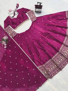 Lehenga Choli de Satén Japonés de Diseño con Dupatta, Bordado con Hilos y Lentejuelas - Product Image 5