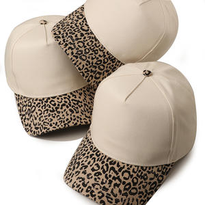 Gorras Trucker Personalizadas al por Mayor con Estampado de Leopardo, Gorras de Béisbol Snapback de 5 Paneles con Visera de Dos Tonos y Patrón de Leopardo - Product Image 1