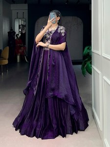 Lehenga Choli de Seda Morada Reversible y Elástica, Estilo Shrug, Hasta el Tobillo, para Bodas, para Mujer - Product Image 4