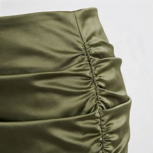 Minifalda de satén verde oliva para mujer, con fruncido, cintura regular, elegante, color liso, para todas las estaciones - Product Image 5
