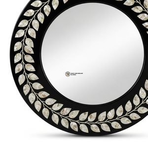 Elegante Espejo Decorativo Redondo con Motivos de Hojas de Concha Colocados a Mano y Acabado Negro Contemporáneo - Product Image 3