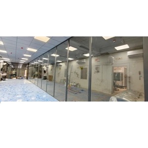 Cloisons en verre et aluminium de haute qualité avec cadre durable et aspect élégant pour les intérieurs modernes, disponibles à la vente - Product Image 4