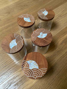 AuraTimber Caja de Dulces en Forma de Media Luna, Elegante Caja de Almacenamiento de Dulces Hecha a Mano en Madera y Acrílico MOP para Ramadán 2027, Eid y Decoración del Hogar - Product Image 2