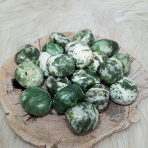 หินเนปริทแจสเปอร์ธรรมชาติจากอินโดนีเซีย ขนาด 20-30 มม. งานฝีมือ คริสตัลบำบัด คุณภาพสูง ขัดเงา รูปทรงอิสระ ขายส่ง - Product Image 2