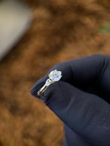 Diamant de conception haut de gamme avec taille brillant rond, diamant naturel pour une demande en mariage et une bague de fiançailles élégantes, provenant d'Inde. - Product Image 2