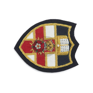 Badges brodés à coudre de haute qualité avec fils multicolores, tissu écologique, motifs personnalisés et construction durable - Product Image 5