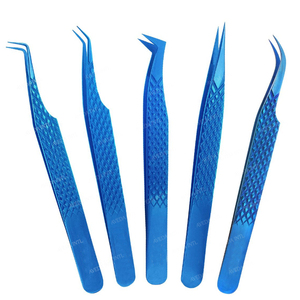 Pince à cils pour extensions de volume, noire, en acier inoxydable, avec poignée diamantée, finition plasma et effet goutte arc-en-ciel, personnalisable avec logo, vente en gros - Product Image 5