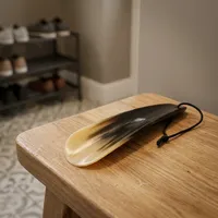 Chausse-pied long en corne de buffle naturelle fait main, durable, aide au chaussement facile à utiliser pour hommes, femmes, seniors, à la maison et en voyage