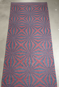 Alfombra de yute Starburst hecha a máquina | Bold Crimson & Indigo Flatweave Antideslizante Vibrante Mid-Century Modern Inspired Floral Runner - Product Image 4