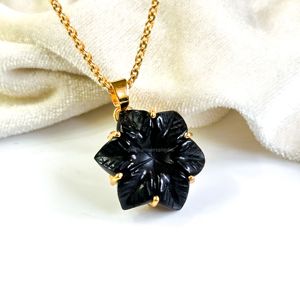 Colgante de flor de ónix negro AAA tallado a mano, collar de flor de cristal para mujer, colgante de piedra preciosa, fabricación de joyería artesanal al por mayor - Product Image 3