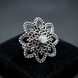 Anillo de cóctel de plata 925 con piedra lunar arcoíris en forma de flor, estilo bohemio para mujer, joyería llamativa, regalo - Product Image 2