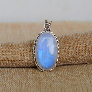 Colgante de Piedra Lunar Azul Fuego en Plata de Ley 925, Colgante de Piedra Lunar Arcoíris Hecho a Mano, Joyería de Regalo para Ella - Product Image 1