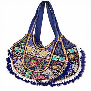 กระเป๋าโท้ทงานปักมือสไตล์วินเทจ แบนจารา โฮโบ ลายชนเผ่า ยิปซี - Product Image 1