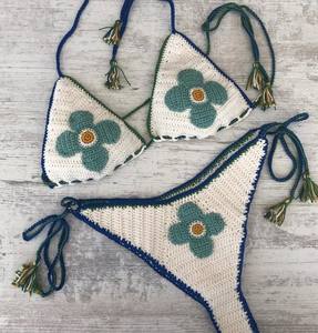 Ensemble de bikini au crochet ; Bikini au crochet blanc ; Bikini à motif floral - Product Image 2